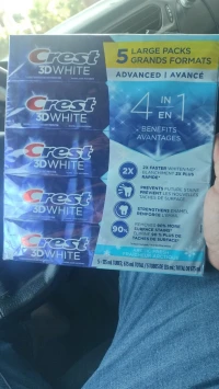 Dentifrice  ''CREST 3D White'' 
