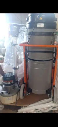 Ponceuse professionnelle LMA avec son aspirateur industriel 