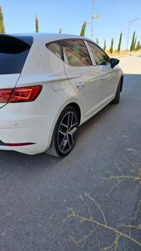 سيارات-seat-leon-2018-fr15-برج-بوعريريج-الجزائر