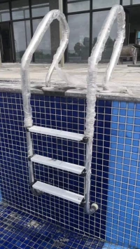 échelles piscine 3 et 4 marches