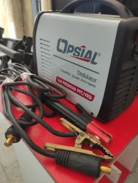 Poste à souder portable, monophasé, à technologie PFC et protection VRD pour la soudure MMA et TIG.