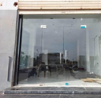 construction-travaux-montage-et-reparation-du-verre-trompe-separation-vitrine-balcon-rompe-bir-mourad-rais-alger-algerie