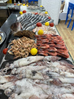 tourisme-gastronomie-besoin-de-nettoyeur-poisson-pour-restaurant-oran-algerie