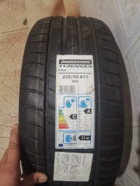 Pneu Bridgestone 225/55R17 