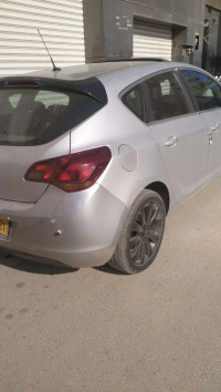 voitures-opel-astra-2011-oran-algerie