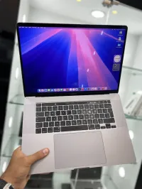 MacBook Pro 2019 16 Retina - i9 - 16Go Ram - 1To SSD - Radeon 5500M 4Gb