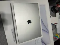 MacBook Pro 16" M1 2021 16Go Ram 1Tb disque SSD 10 cœurs cycle batt 45