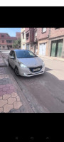 voitures-peugeot-208-2015-allure-sidi-bel-abbes-algerie