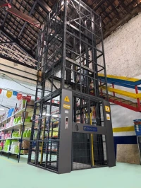 Monte charge à simple colonne fabriqué sur mesure par gravity algerie en interne ou externe