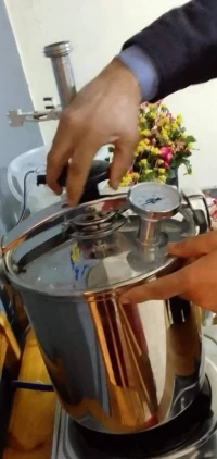 Distillation à Base De Plantes . قطارة الأعشاب والزيوت الأساسية 