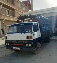Mitsubishi شاحنة 1984 