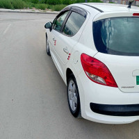 voitures-peugeot-207-2011-bordj-bou-arreridj-algerie