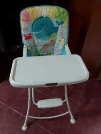 Chaise haute pour enfant