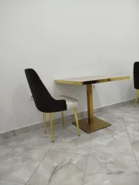 كراسي و طاولات مكتب للبيع 