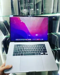 Macbook Pro 16 2019 i7 2.6Ghz 16Go 512 Radeon 5300m cycles 262