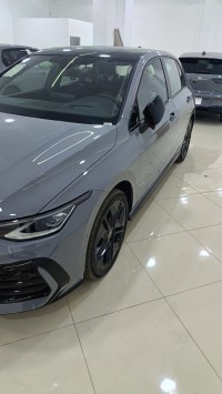 سيارات-volkswagen-golf-8-2025-r-line-فوكة-تيبازة-الجزائر