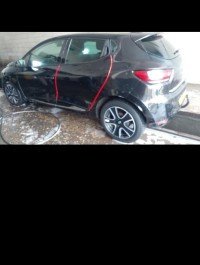 سيارات-renault-clio-4-2014-limited-أيت-قواشة-تيزي-وزو-الجزائر
