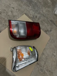 Feux arrière hilux + feux avant 