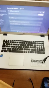 Acer E17