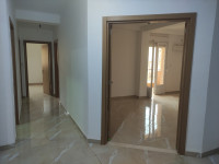 appartement-location-f3-alger-mahelma-algerie