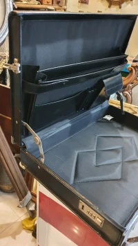 Valise diplomatique en cuir noir avec code sécurité latérale 
