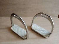 Paire d'Étriers classiques inox avec semelles antidérapantes en caoutchouc; équitation, cheval