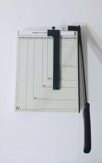 Massicot A4 قاطعة الورق