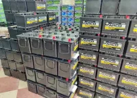  بالجملة فقط بطاريات السيارات و الشاحنات batteries 