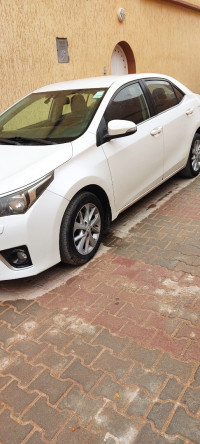 voitures-toyota-corolla-2015-ouargla-algerie