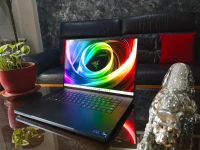 RAZER BLADE 16 -Intel i9-13950HX - RTX 4090 - Écran 16" Mini-LED 4k 120Hz - SSD 2TB - 64Go 