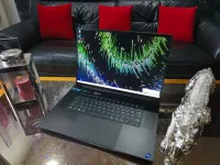 RAZER BLADE 18 - Intel Core i9-13950HX - RTX 4060 8Go - Ecran 18" QHD+ 240Hz - RAM 32Go - SSD 1B