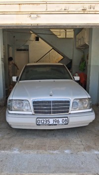 سيارات-mercedes-classe-e-1996-e300-بشار-الجزائر