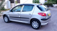 سيارة-صغيرة-peugeot-206-2004-خنشلة-الجزائر