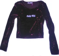 pull rouge bordeaux ; taille standard 