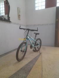 دراجات-هوائية-bicyclette-enfants-peu-utilisee-دار-البيضاء-الجزائر