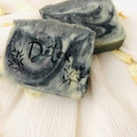 Savon détox au charbon actif 