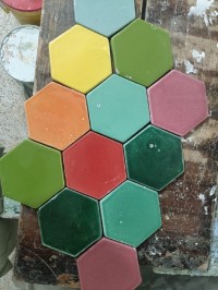 TOMETTE. HEXAGONALE. TERRE CUITE