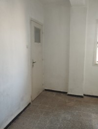 شقة-كراء-3-غرف-الجزائر-عين-النعجة