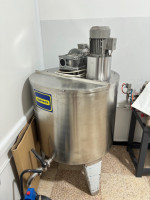 industrie-fabrication-cuve-inox300liter-2-moteurs-bordj-bou-arreridj-algerie