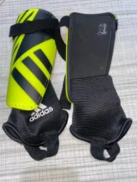 Protege tibia origial adidas caba