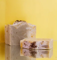 savon artisanal à l'argile verte et poudre d'orange 