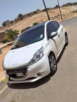 citadine-peugeot-208-2015-allure-mascara-algerie