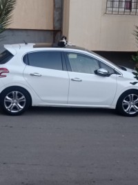 voitures-peugeot-208-2014-allure-mostaganem-algerie