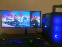 A VENDRE PC GAMER  + 2 ECRANS + SOURIS + CLAVIER + TAPIS DE SOURIS + SUPPORT DE 2 ECRANS