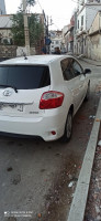 moyenne-berline-toyota-auris-2012-annaba-algerie