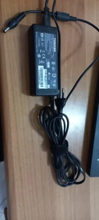 Chargeur Toshiba d'origine ( 19V 3.95A )