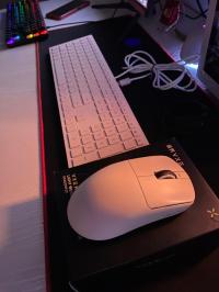 لوحة-المفاتيح-الفأرة-souris-gaming-et-clavier-برج-الكيفان-الجزائر