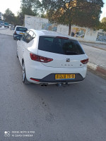 moyenne-berline-seat-leon-2015-fr15-batna-algerie