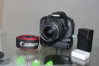 Canon 600D+Obdjectif 18-55+ Grippe+chargeur et batterie+ sebta déclanchement 2K