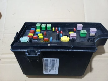 BOÎTE FUSIBLES MODULE CHEROKEE
